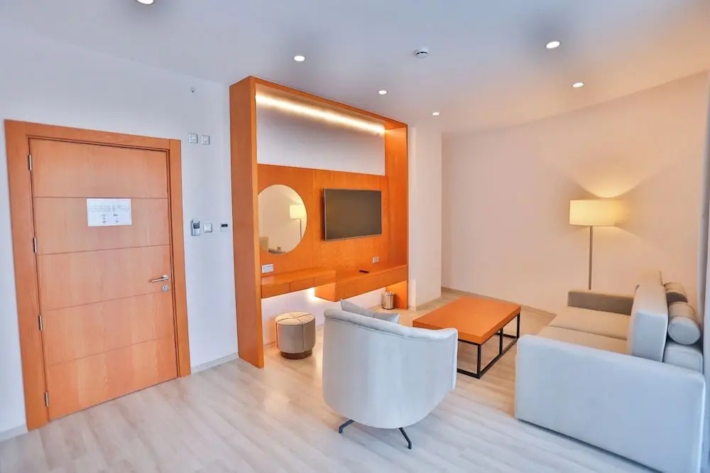 هتل کادم این